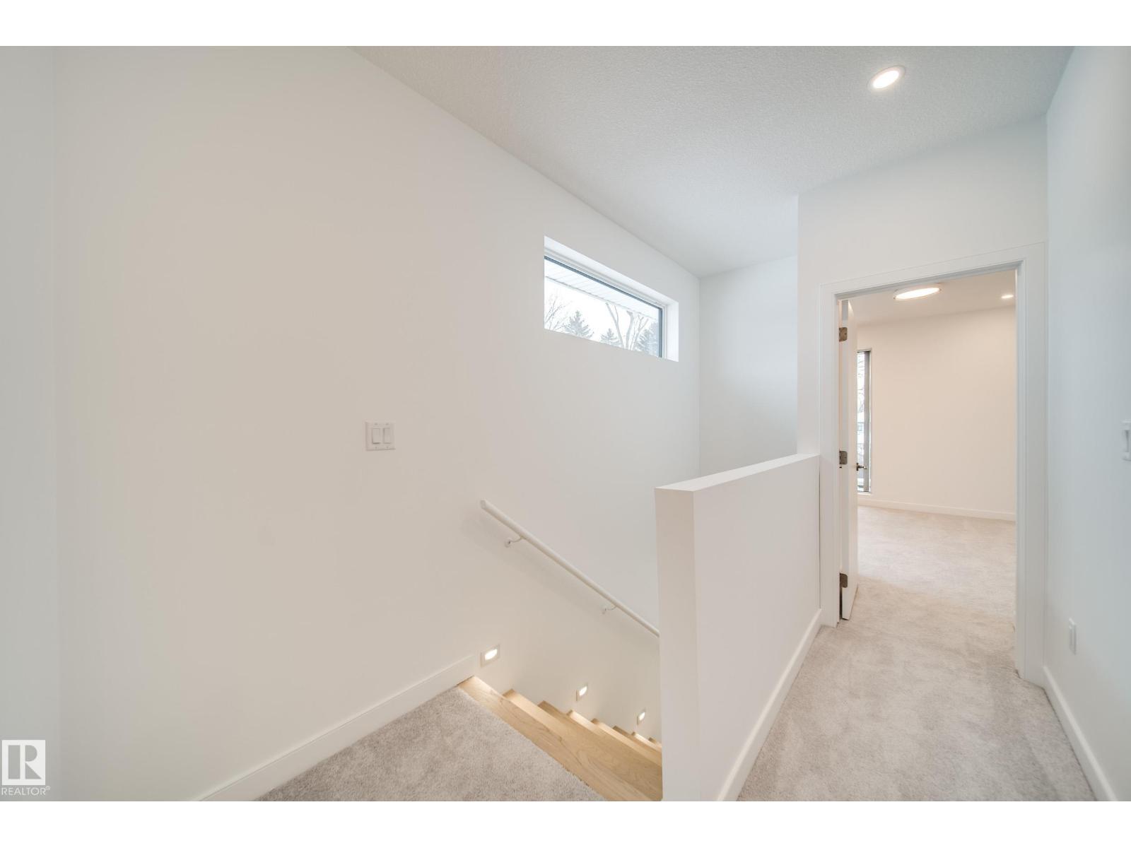 8522 80 Av Nw, Edmonton, AB - Indoor Photo Showing Other Room