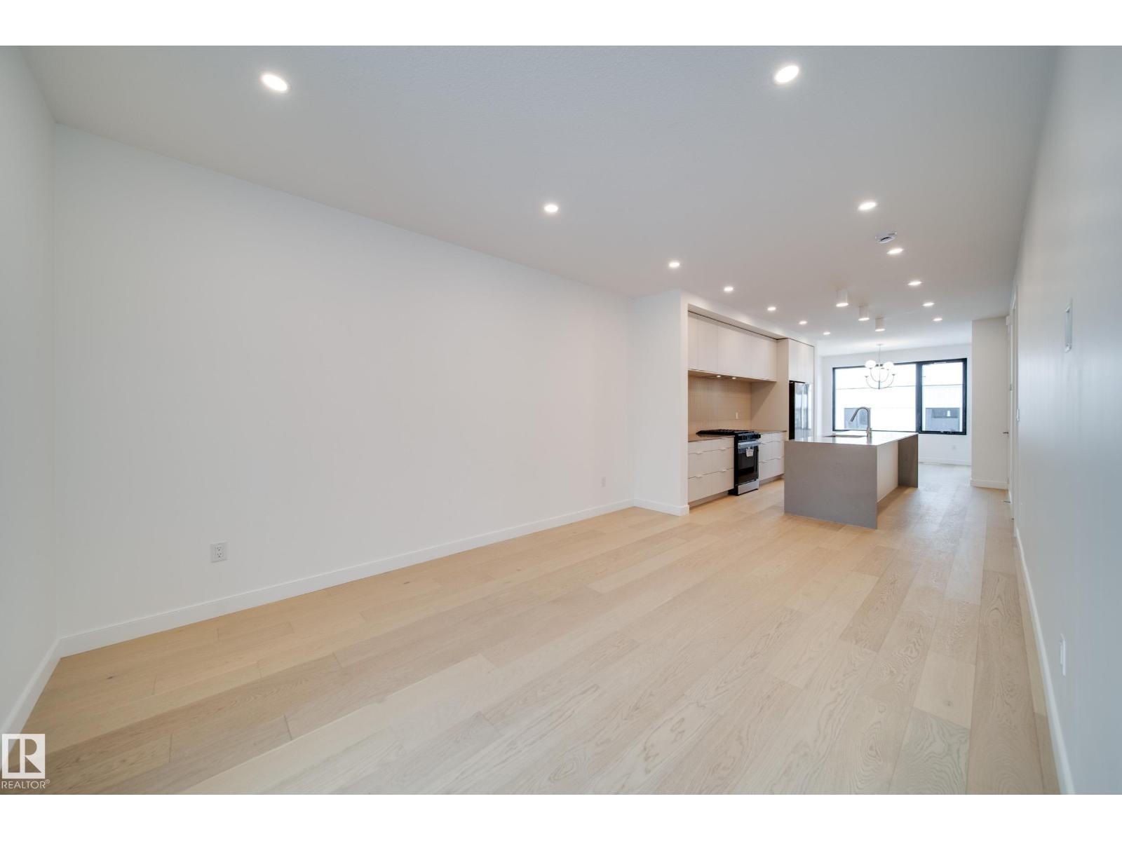 8522 80 Av Nw, Edmonton, AB - Indoor