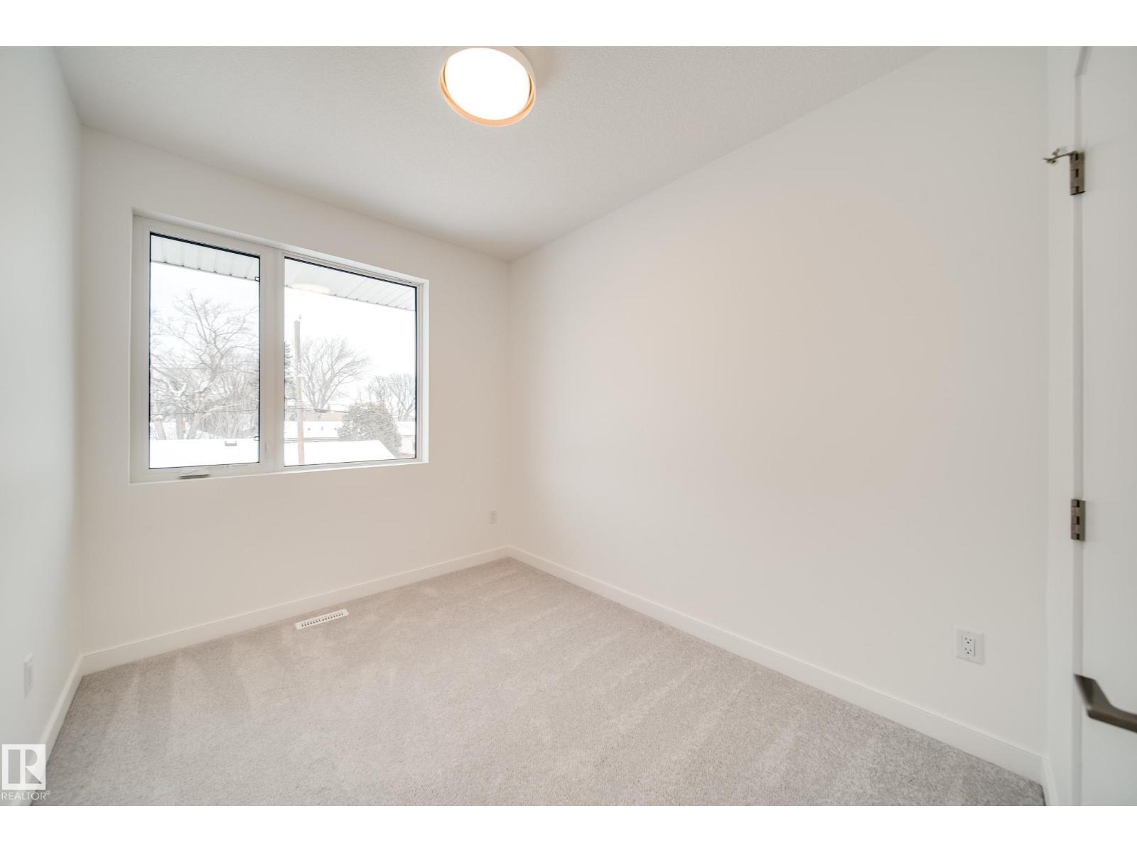 8522 80 Av Nw, Edmonton, AB - Indoor Photo Showing Other Room