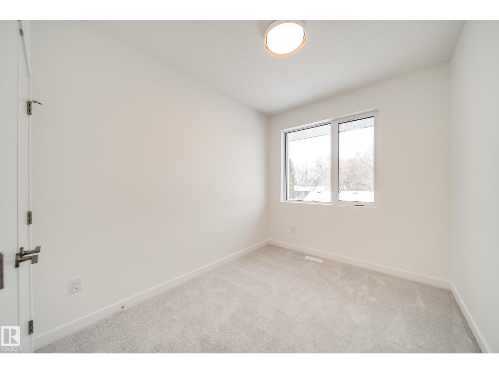 8522 80 Av Nw, Edmonton, AB - Indoor Photo Showing Other Room