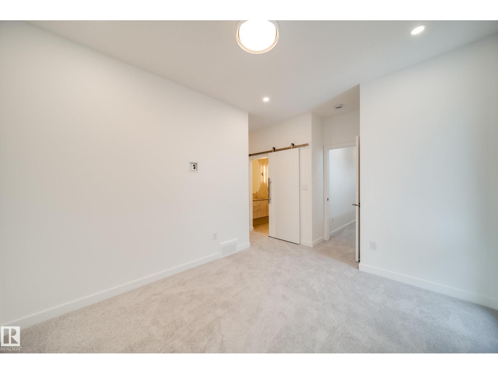 8522 80 Av Nw, Edmonton, AB - Indoor Photo Showing Other Room