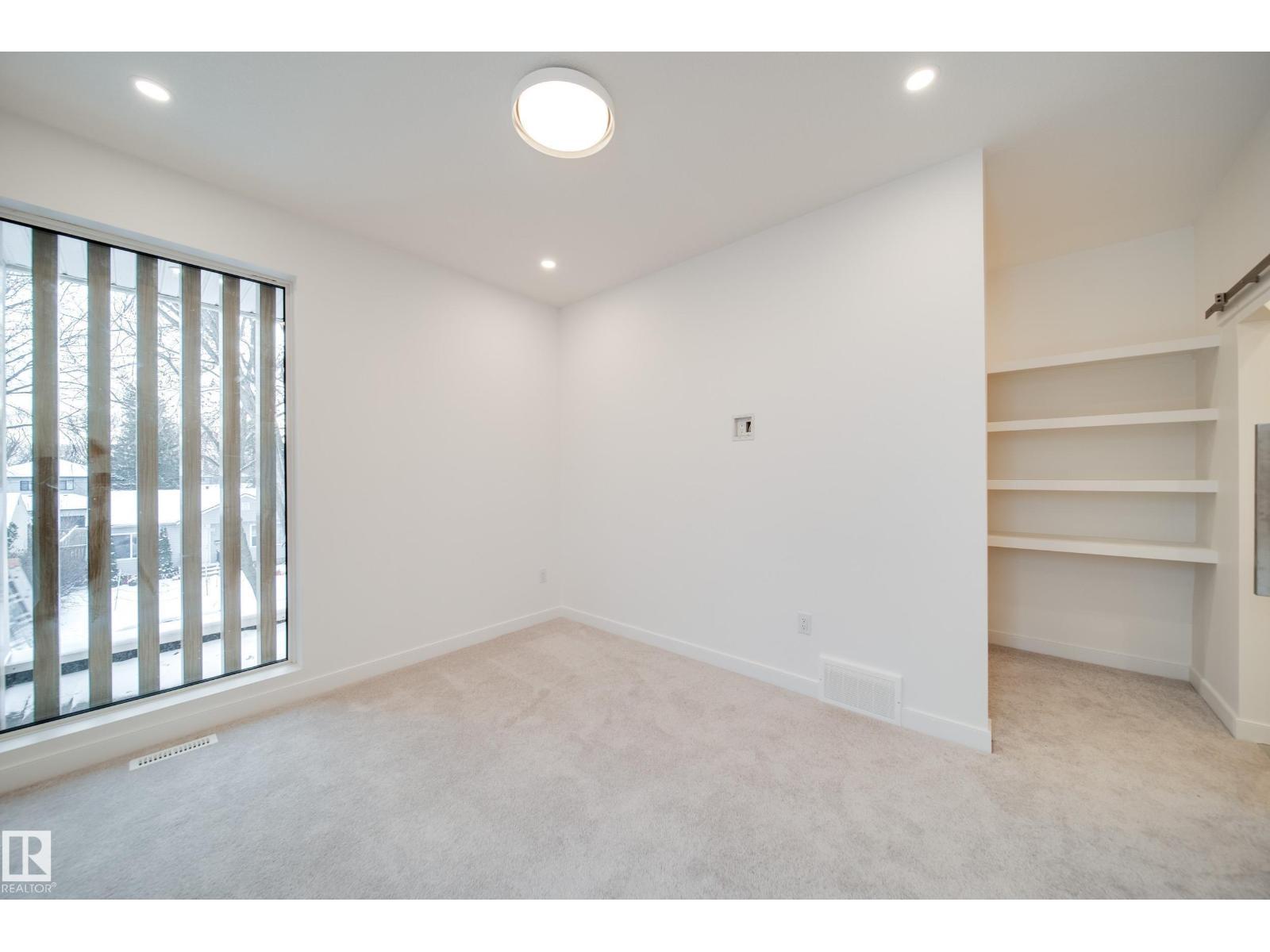 8522 80 Av Nw, Edmonton, AB - Indoor Photo Showing Other Room