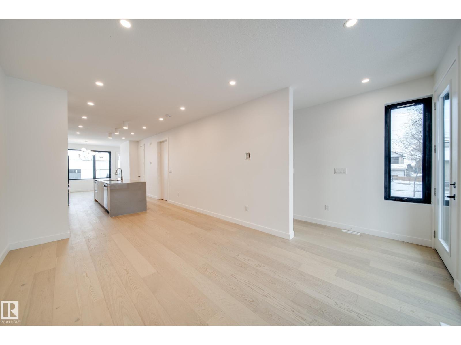 8522 80 Av Nw, Edmonton, AB - Indoor Photo Showing Other Room