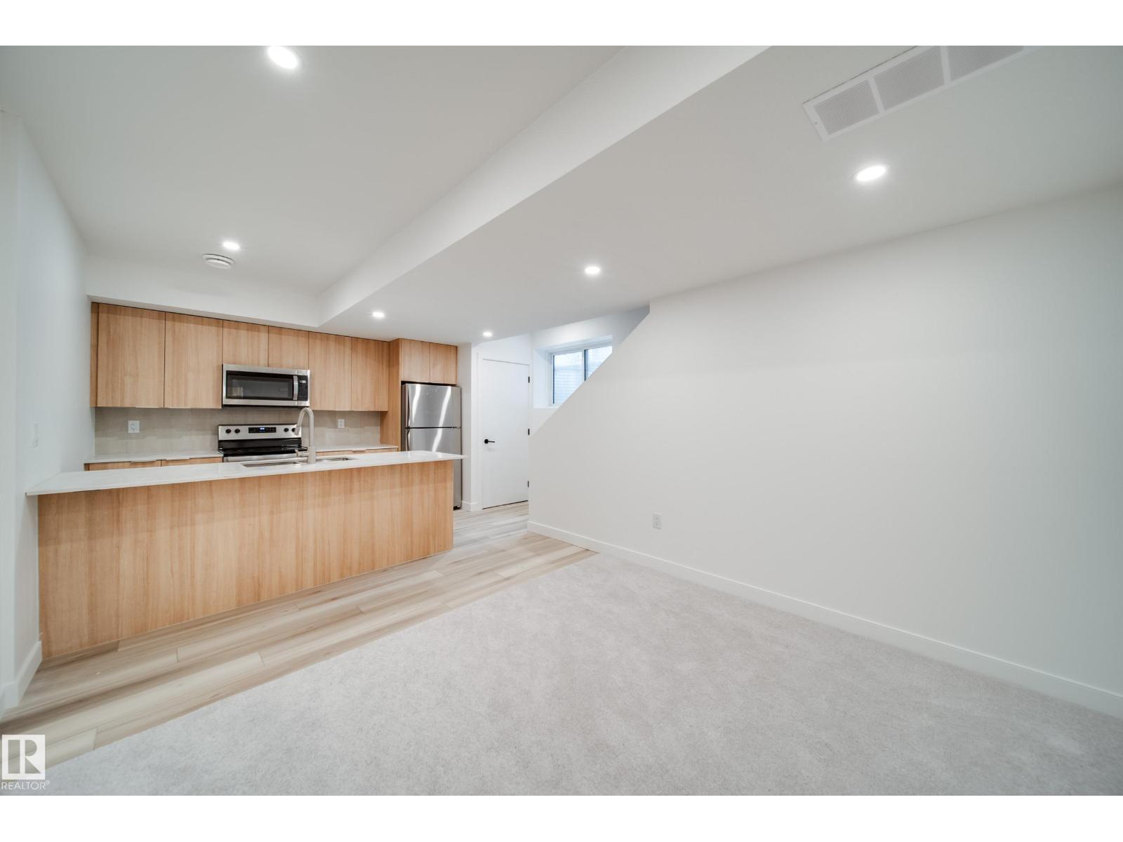 8522 80 Av Nw, Edmonton, AB - Indoor Photo Showing Kitchen