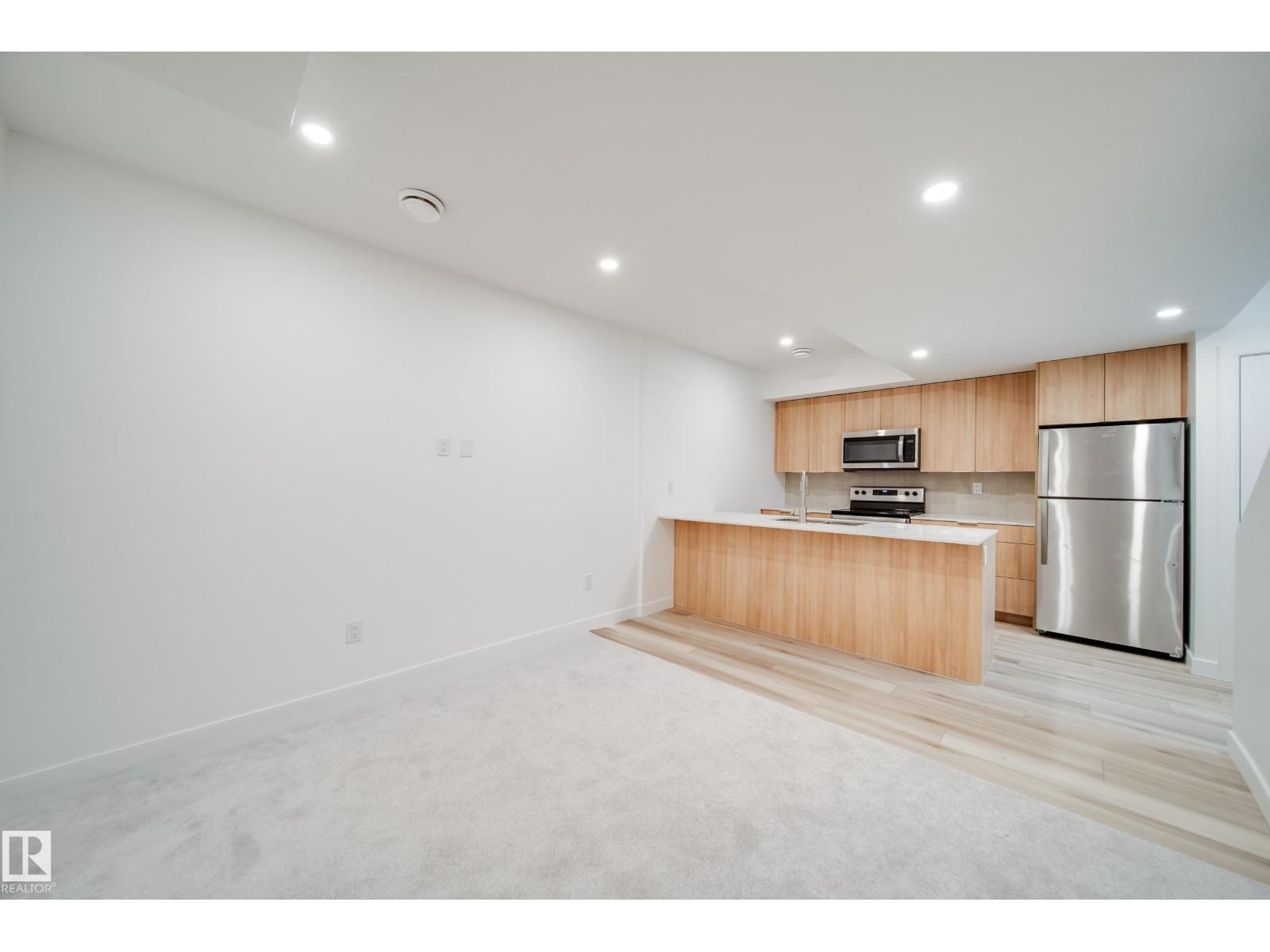 8522 80 Av Nw, Edmonton, AB - Indoor Photo Showing Kitchen