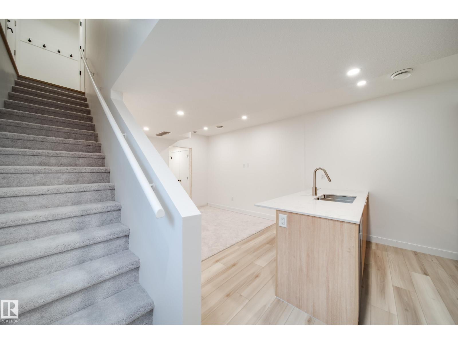 8522 80 Av Nw, Edmonton, AB - Indoor Photo Showing Other Room