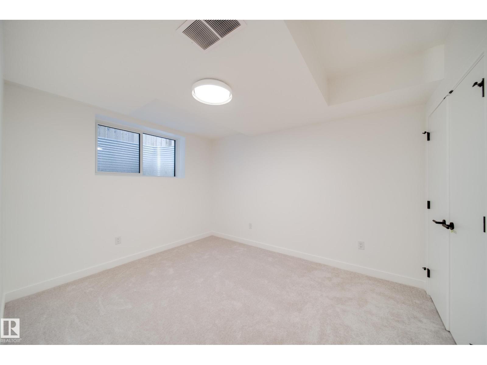 8522 80 Av Nw, Edmonton, AB - Indoor Photo Showing Other Room