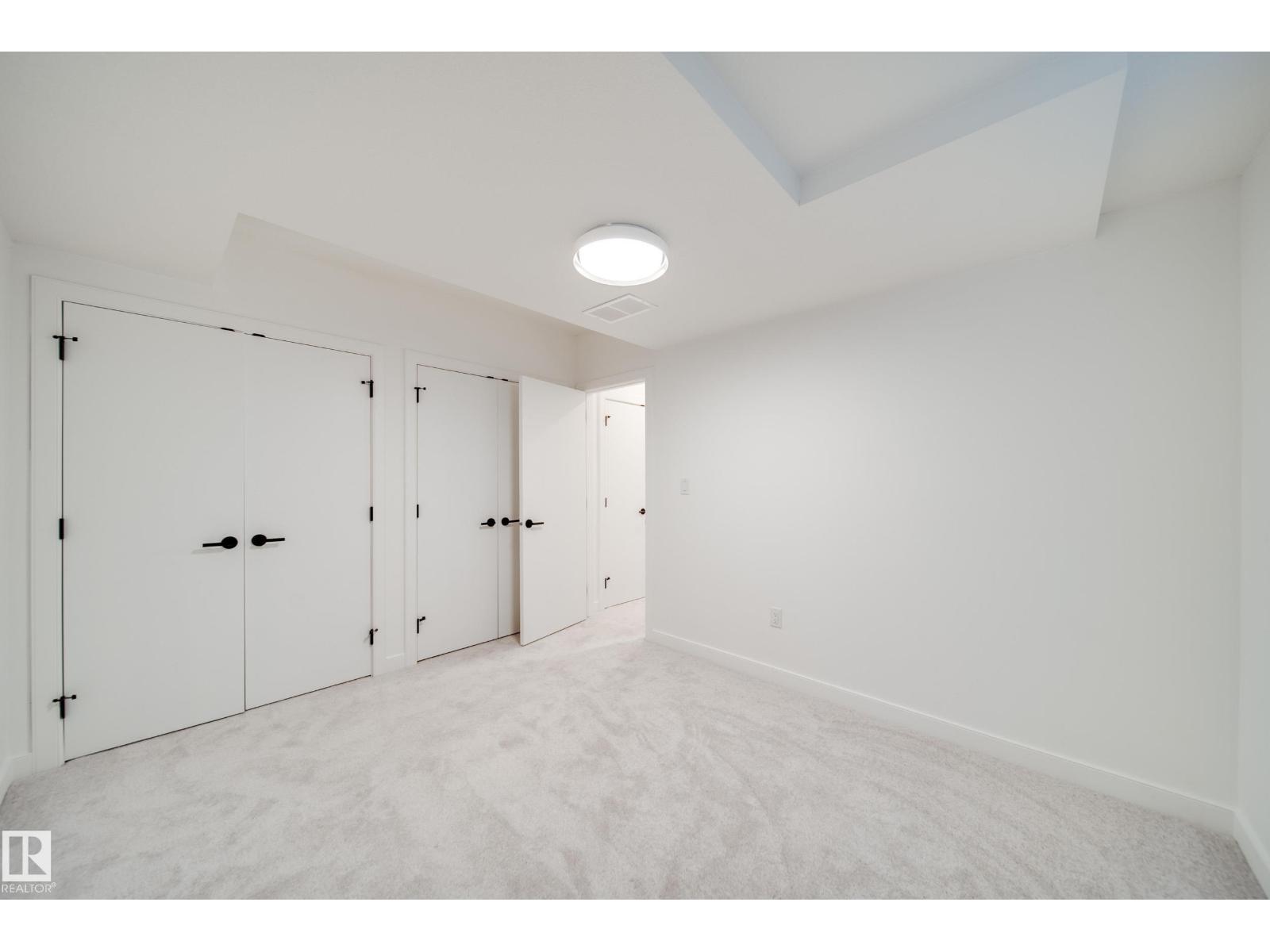 8522 80 Av Nw, Edmonton, AB - Indoor Photo Showing Other Room