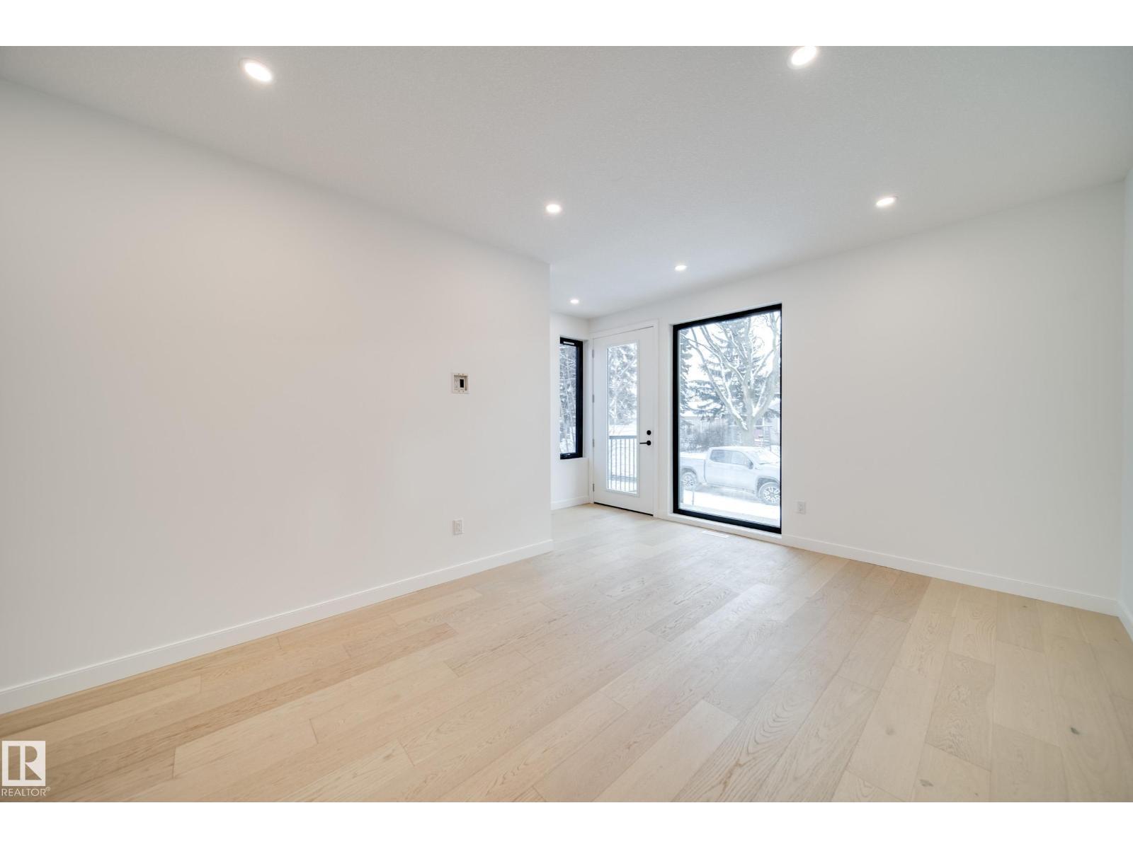 8522 80 Av Nw, Edmonton, AB - Indoor Photo Showing Other Room