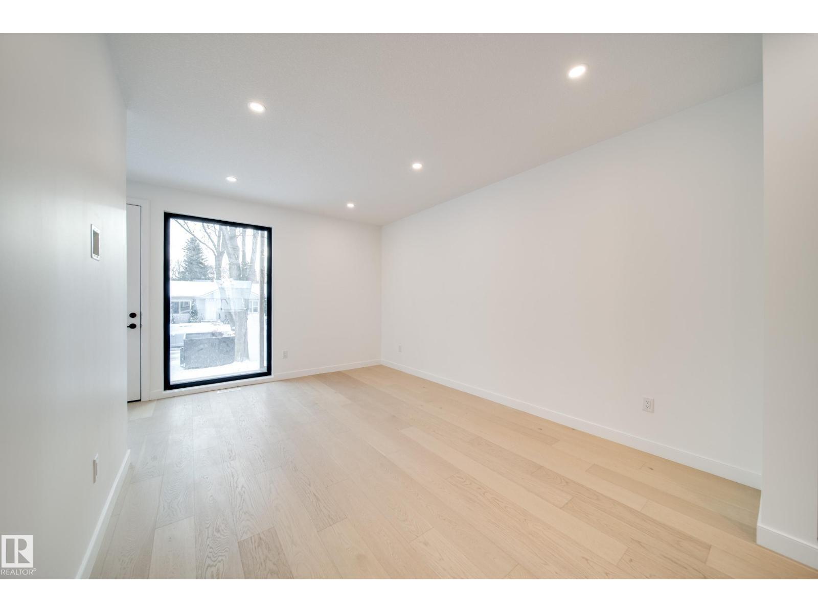 8522 80 Av Nw, Edmonton, AB - Indoor Photo Showing Other Room