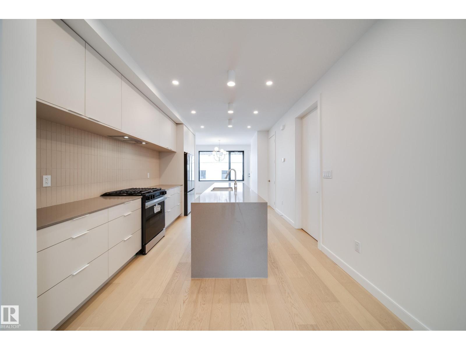 8522 80 Av Nw, Edmonton, AB - Indoor Photo Showing Kitchen