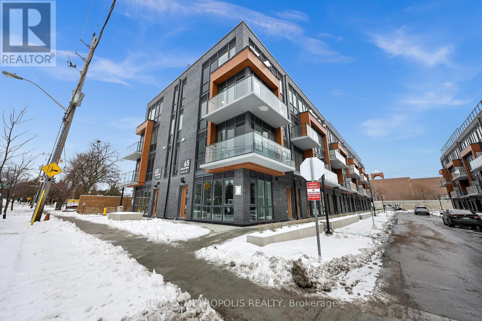 208 - 65 Curlew Drive, Toronto, ON - Outdoor