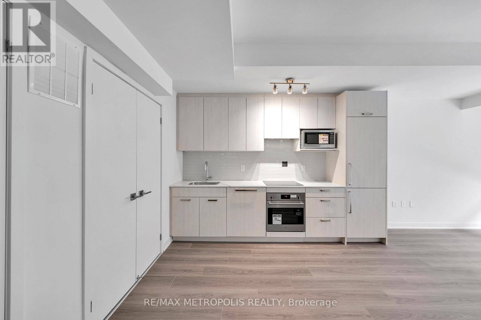 208 - 65 Curlew Drive, Toronto, ON - Indoor Photo Showing Kitchen