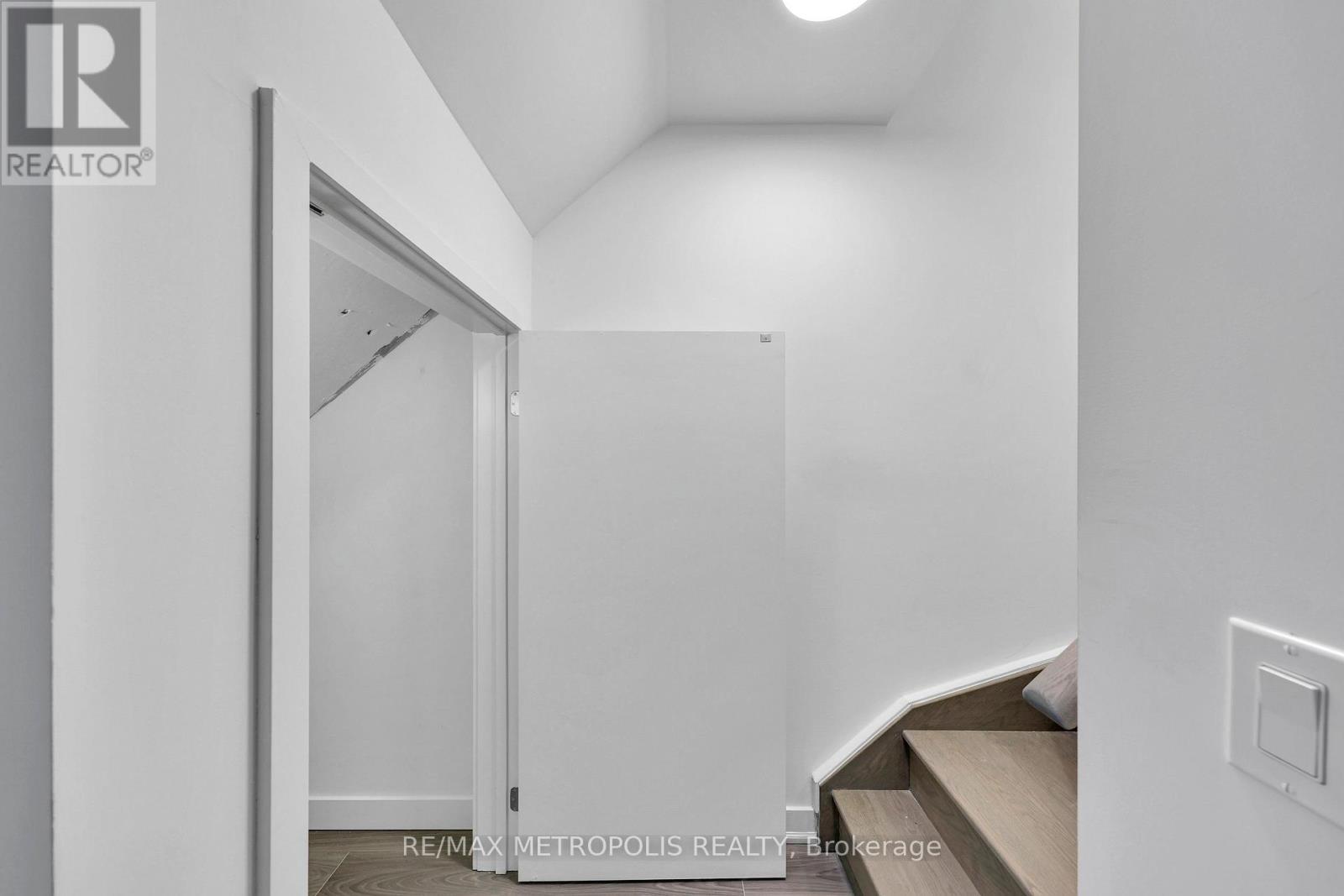 208 - 65 Curlew Drive, Toronto, ON - Indoor Photo Showing Other Room