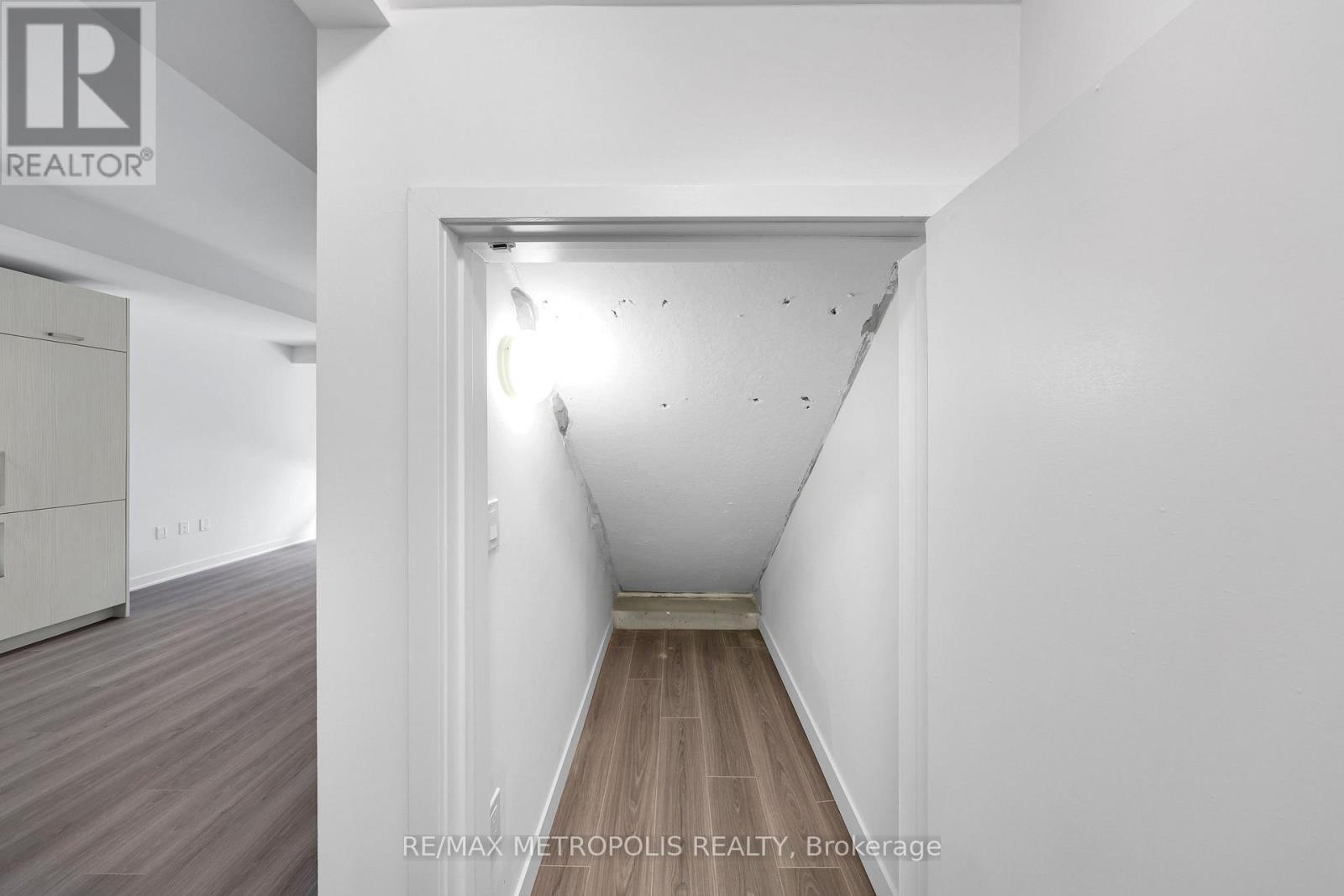 208 - 65 Curlew Drive, Toronto, ON - Indoor Photo Showing Other Room