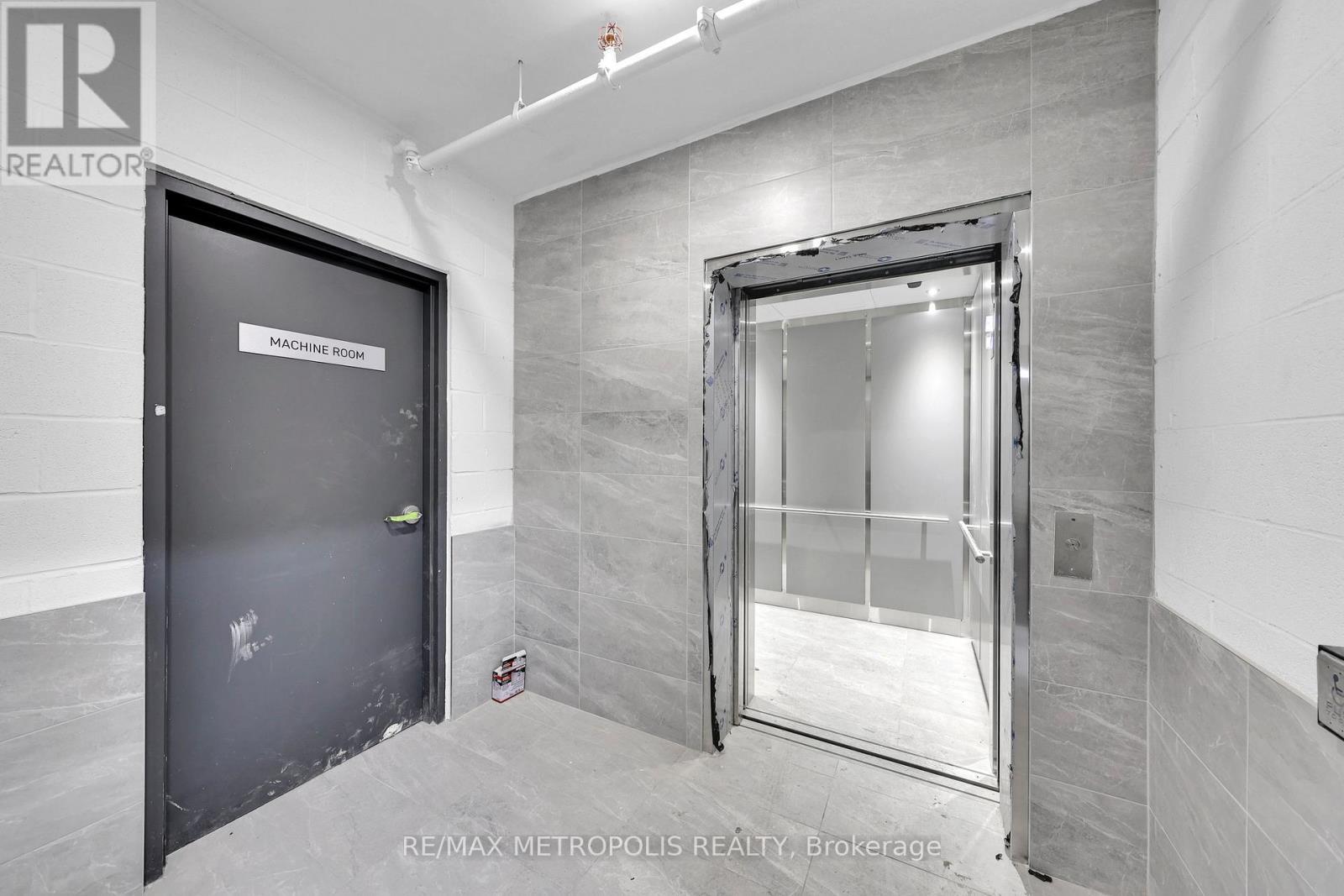 208 - 65 Curlew Drive, Toronto, ON - Indoor Photo Showing Bathroom