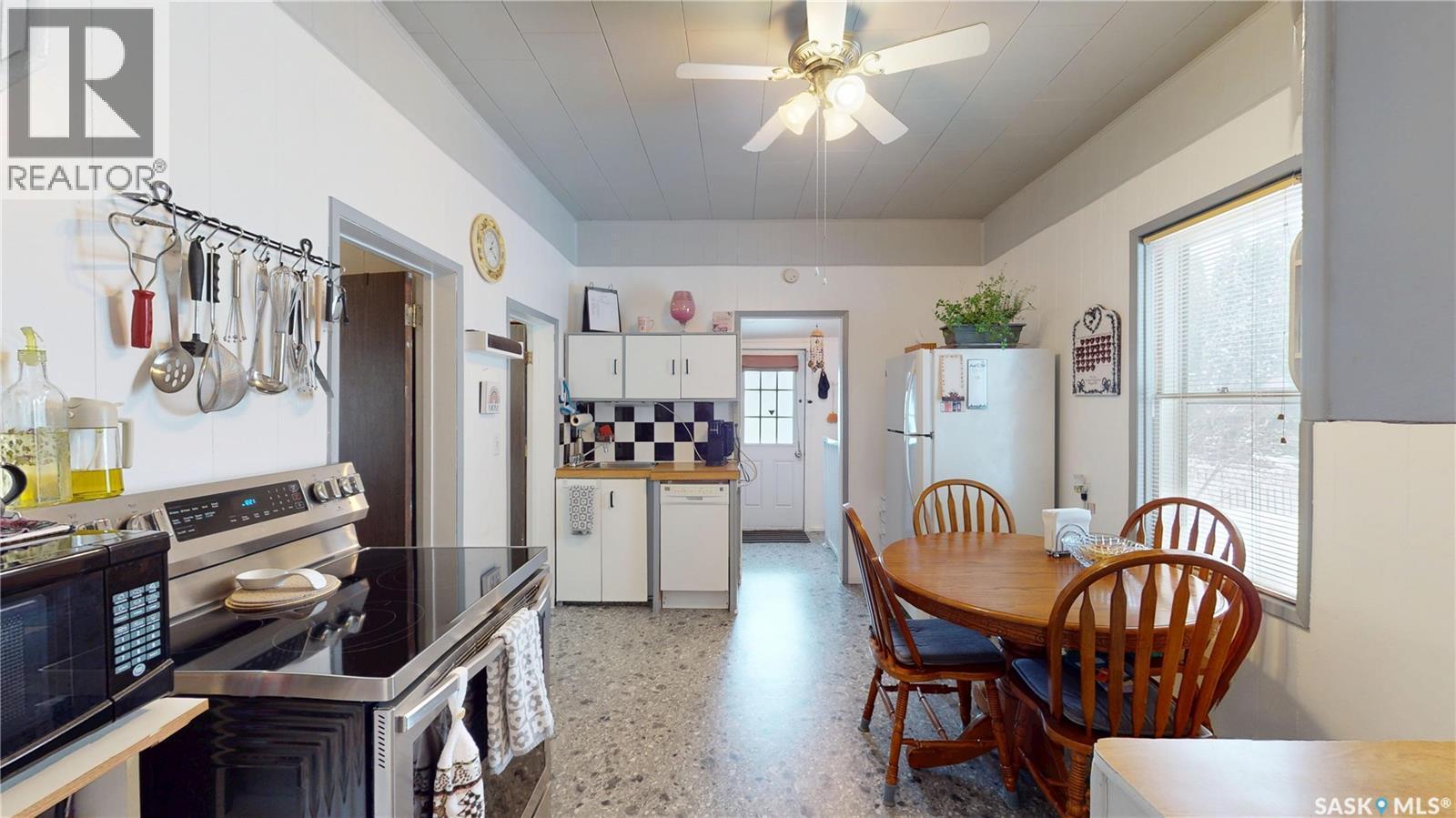 416 T Avenue S, Saskatoon, SK - Indoor