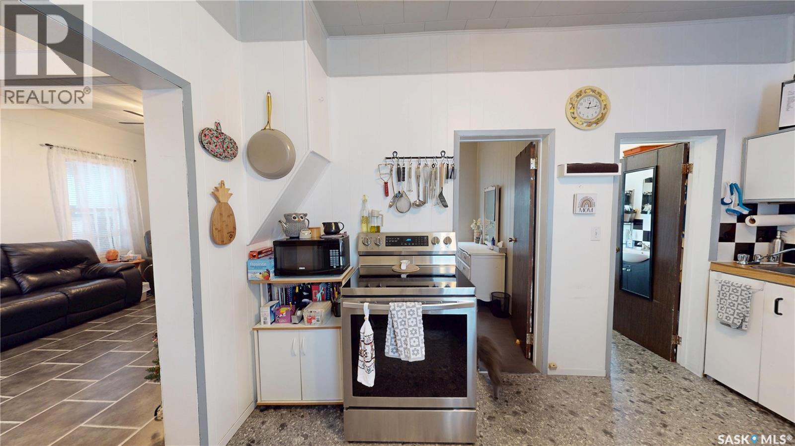 416 T Avenue S, Saskatoon, SK - Indoor Photo Showing Kitchen