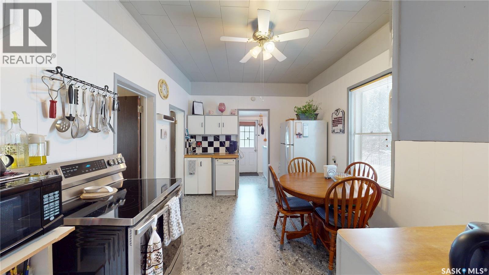 416 T Avenue S, Saskatoon, SK - Indoor