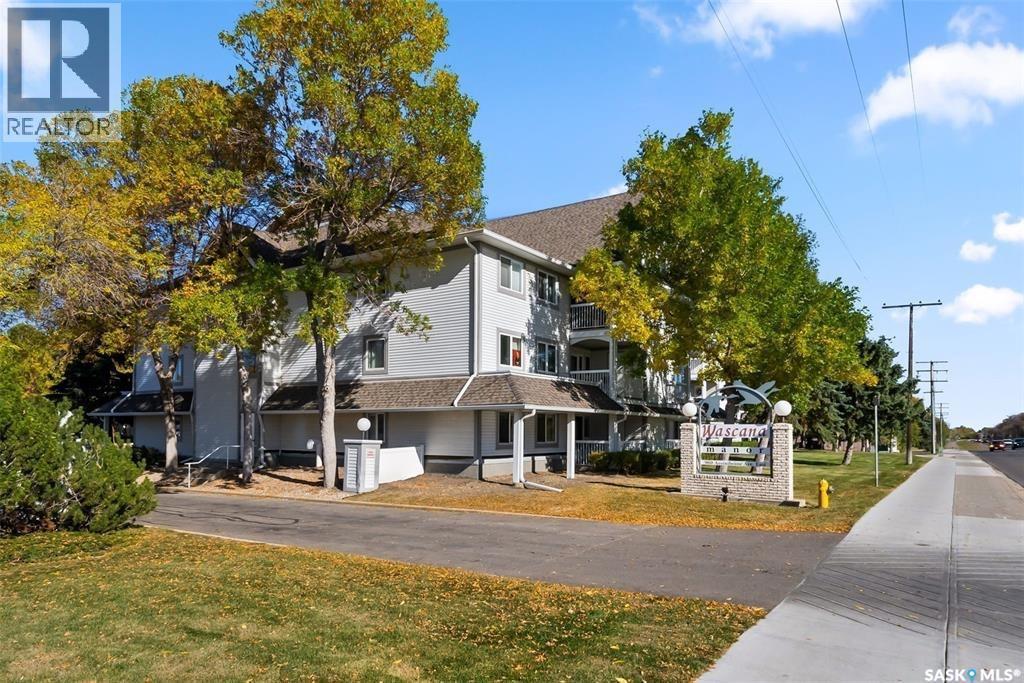 239 960 Assiniboine Avenue E, Regina, SK - Outdoor