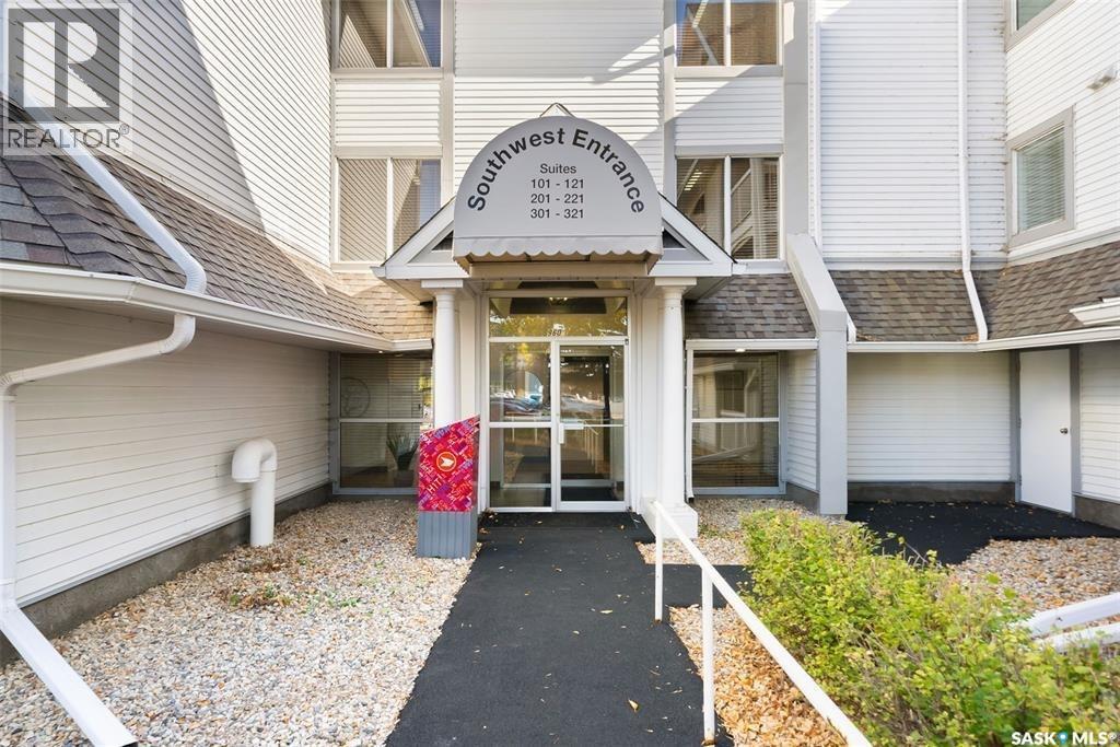 239 960 Assiniboine Avenue E, Regina, SK - Outdoor