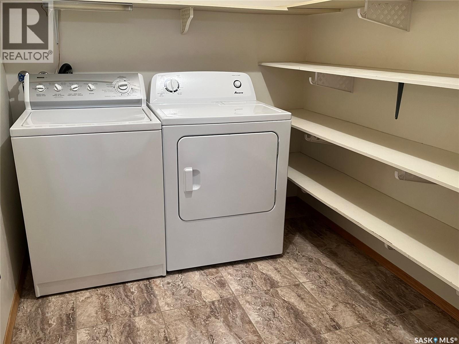 239 960 Assiniboine Avenue E, Regina, SK - Indoor Photo Showing Laundry Room