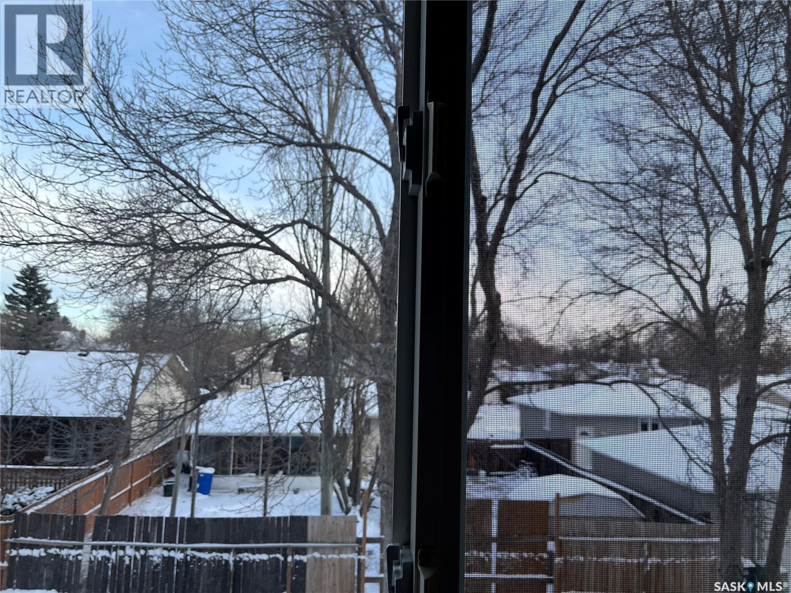 239 960 Assiniboine Avenue E, Regina, SK - Outdoor