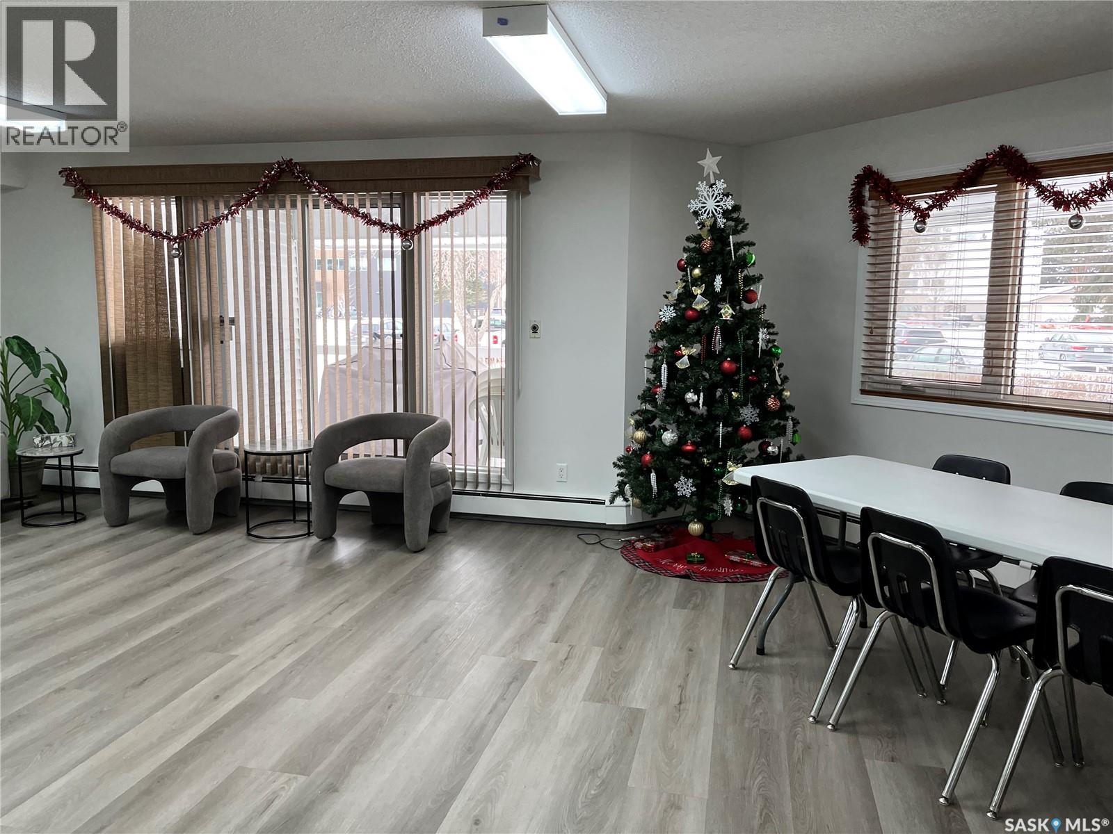 239 960 Assiniboine Avenue E, Regina, SK - Indoor