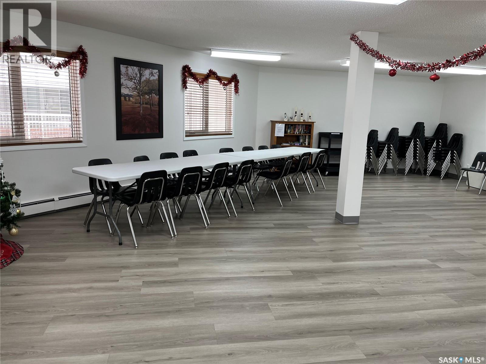 239 960 Assiniboine Avenue E, Regina, SK - Indoor