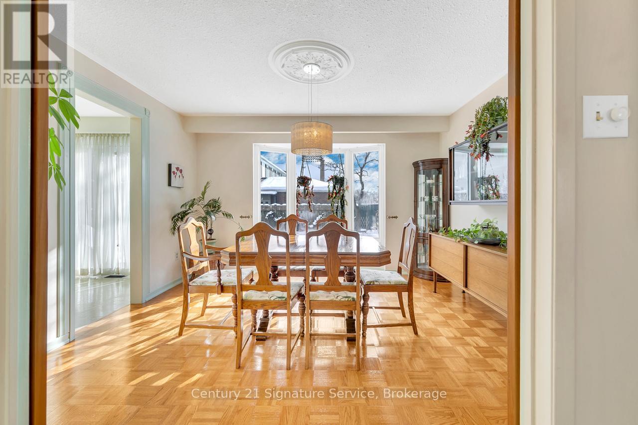 27 Northampton Street, Brampton, ON - Indoor Photo Showing Dining Room