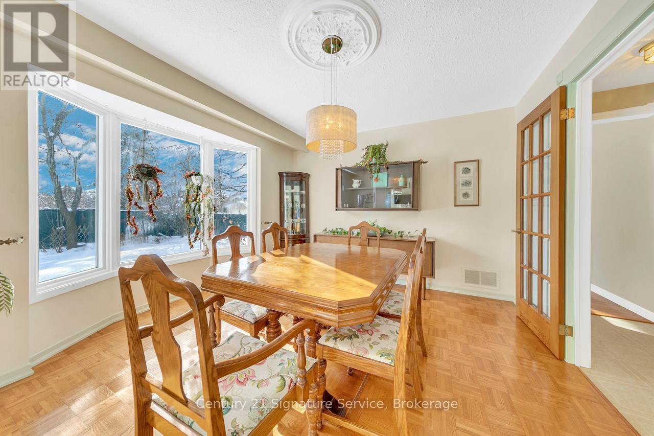 27 Northampton Street, Brampton, ON - Indoor Photo Showing Dining Room