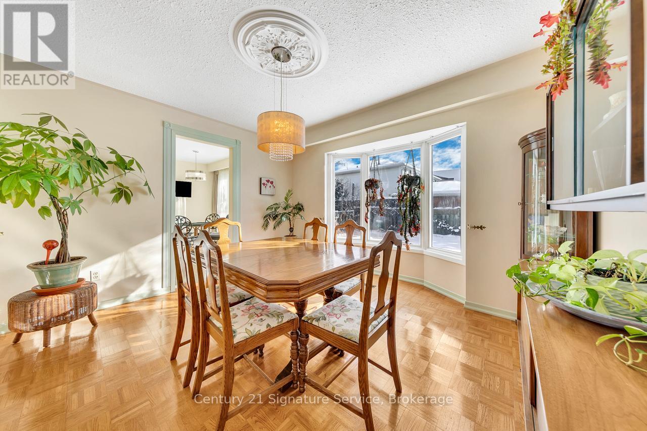 27 Northampton Street, Brampton, ON - Indoor Photo Showing Dining Room
