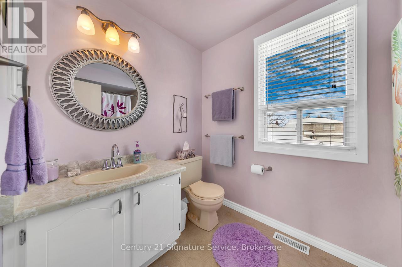 27 Northampton Street, Brampton, ON - Indoor Photo Showing Bathroom