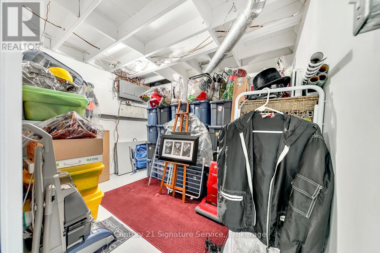 27 Northampton Street, Brampton, ON - Indoor Photo Showing Other Room