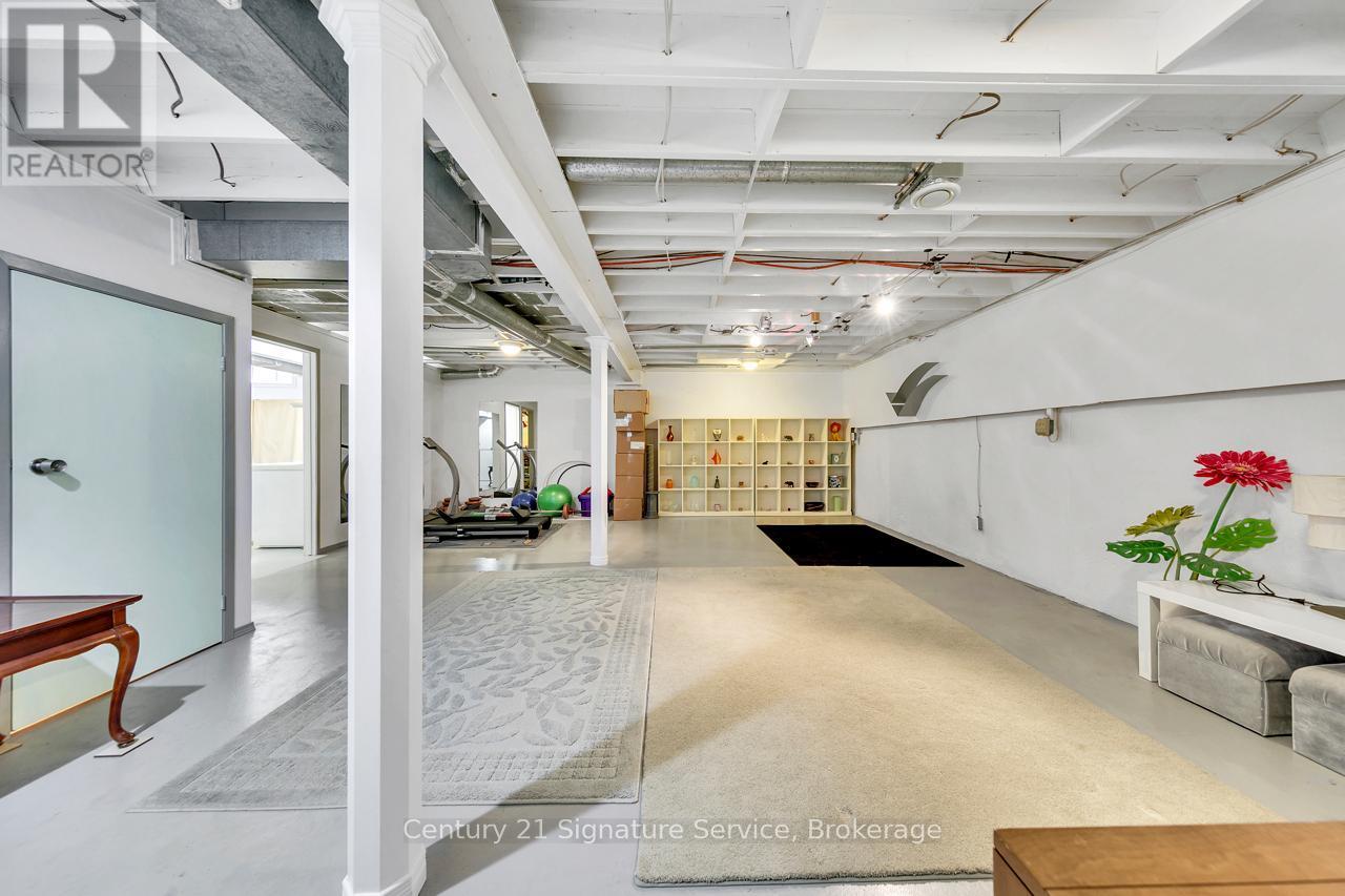 27 Northampton Street, Brampton, ON - Indoor Photo Showing Garage