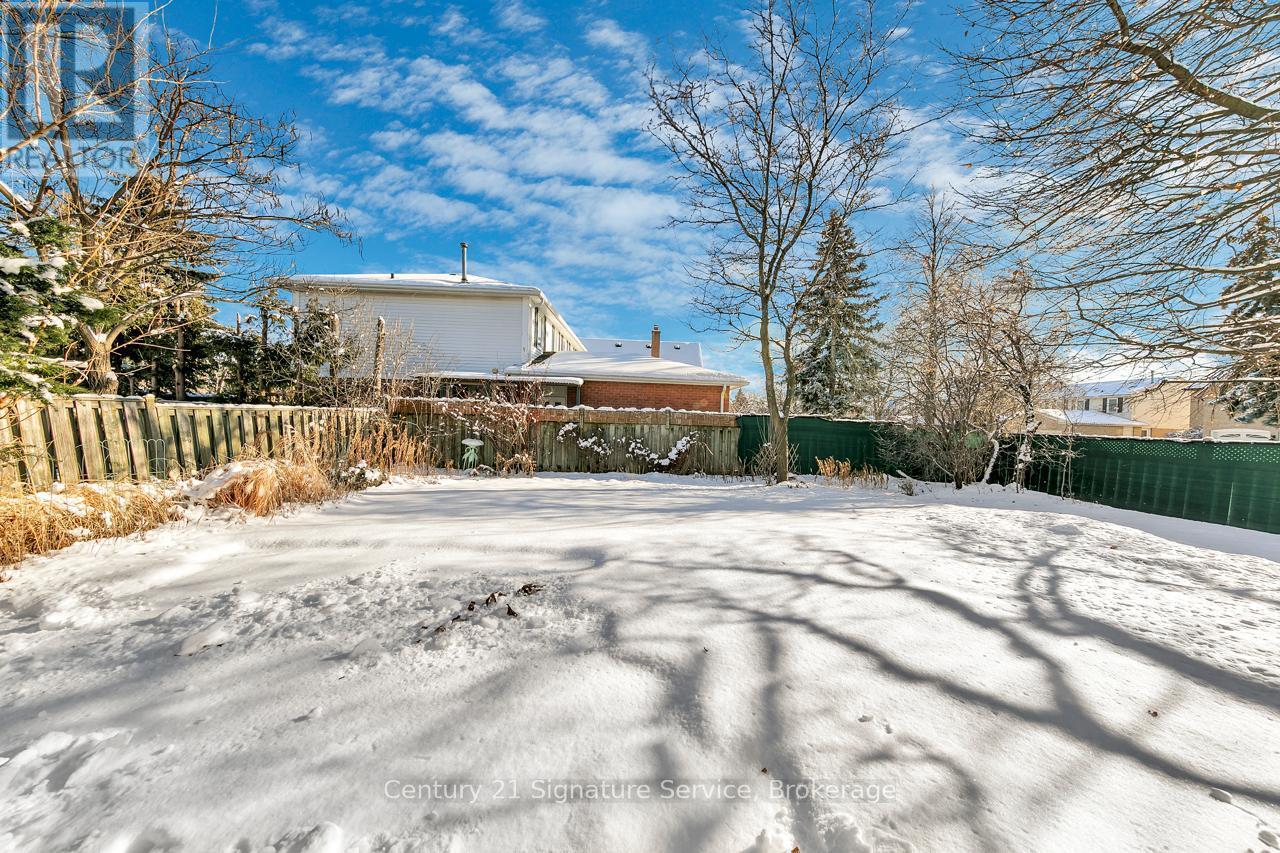 27 Northampton Street, Brampton, ON - Outdoor