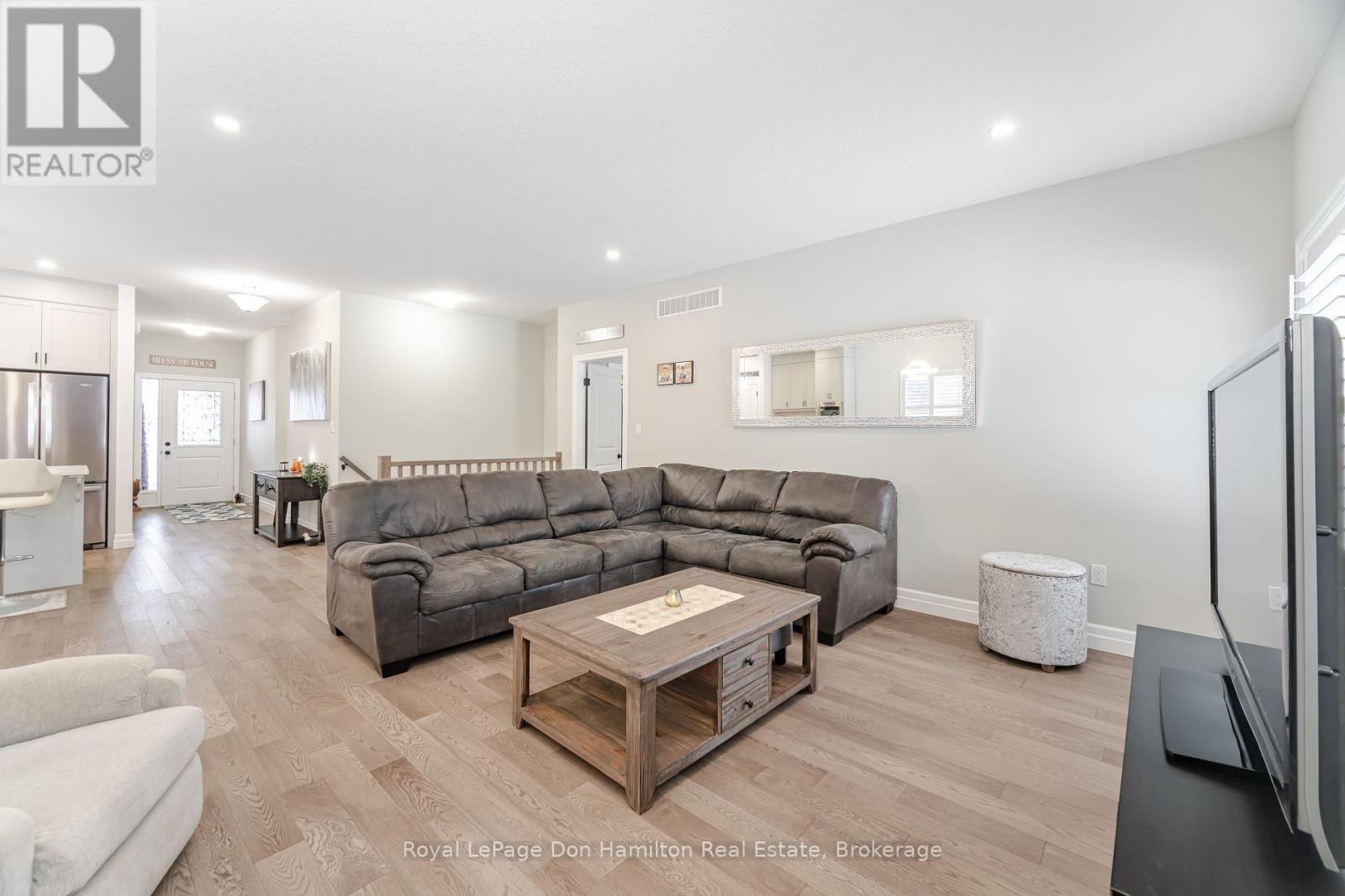 450 Rogers Road, North Perth (Listowel), ON - Indoor Photo Showing Living Room