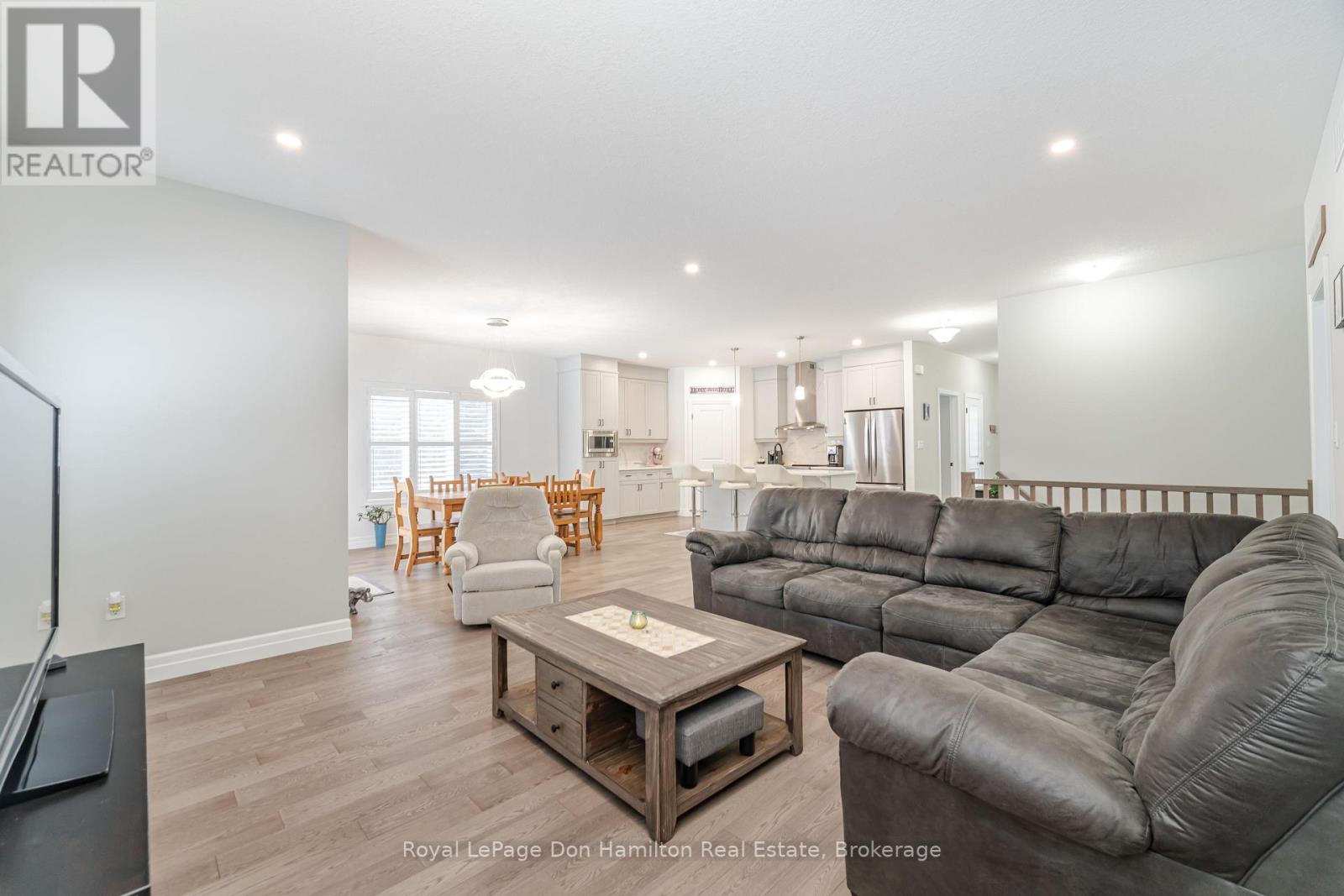 450 Rogers Road, North Perth (Listowel), ON - Indoor Photo Showing Living Room