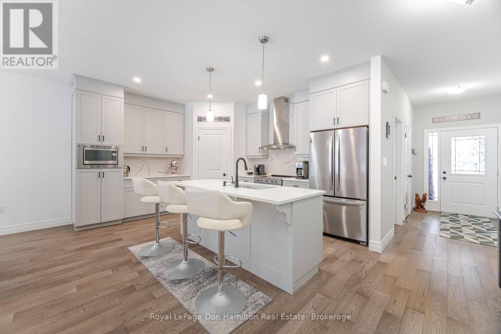 450 Rogers Road, North Perth (Listowel), ON - Indoor Photo Showing Kitchen With Upgraded Kitchen