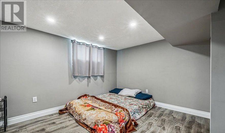 570 Victoria Street S, Kitchener, ON - Indoor Photo Showing Bedroom