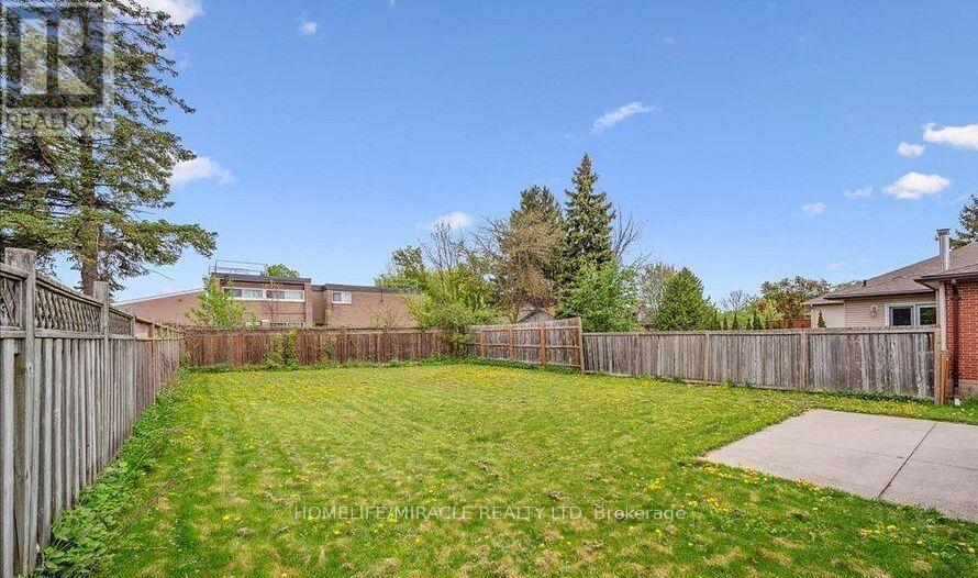 570 Victoria Street S, Kitchener, ON - Outdoor With Backyard