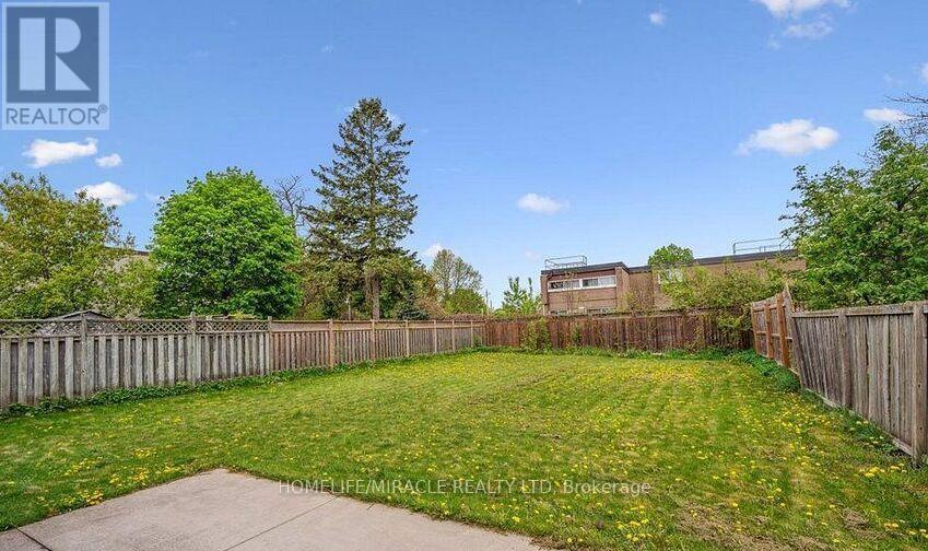 570 Victoria Street S, Kitchener, ON - Outdoor With Backyard