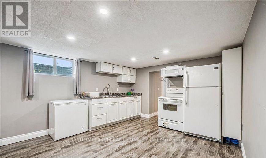 570 Victoria Street S, Kitchener, ON - Indoor Photo Showing Kitchen