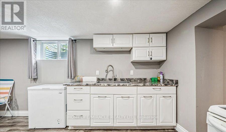 570 Victoria Street S, Kitchener, ON - Indoor Photo Showing Laundry Room