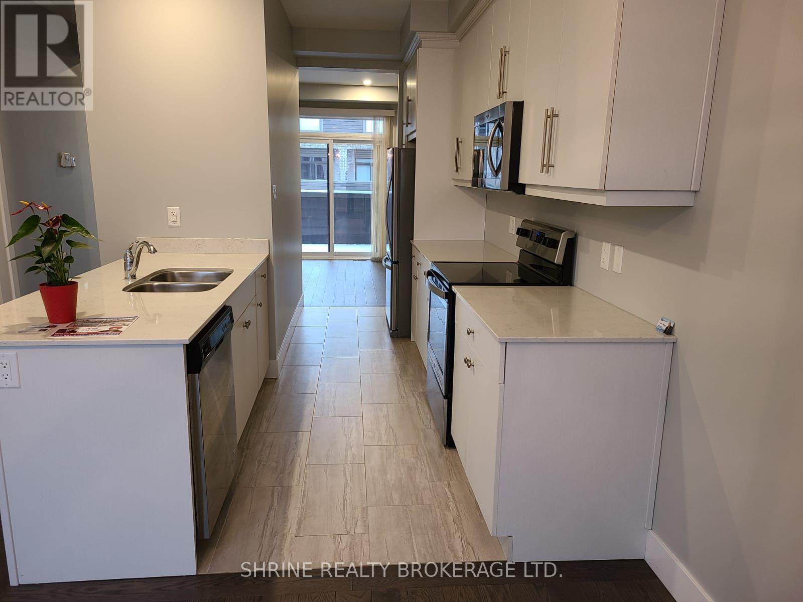 51 - 2070 Meadowgate Boulevard, London South (South U), ON - Indoor Photo Showing Kitchen With Double Sink