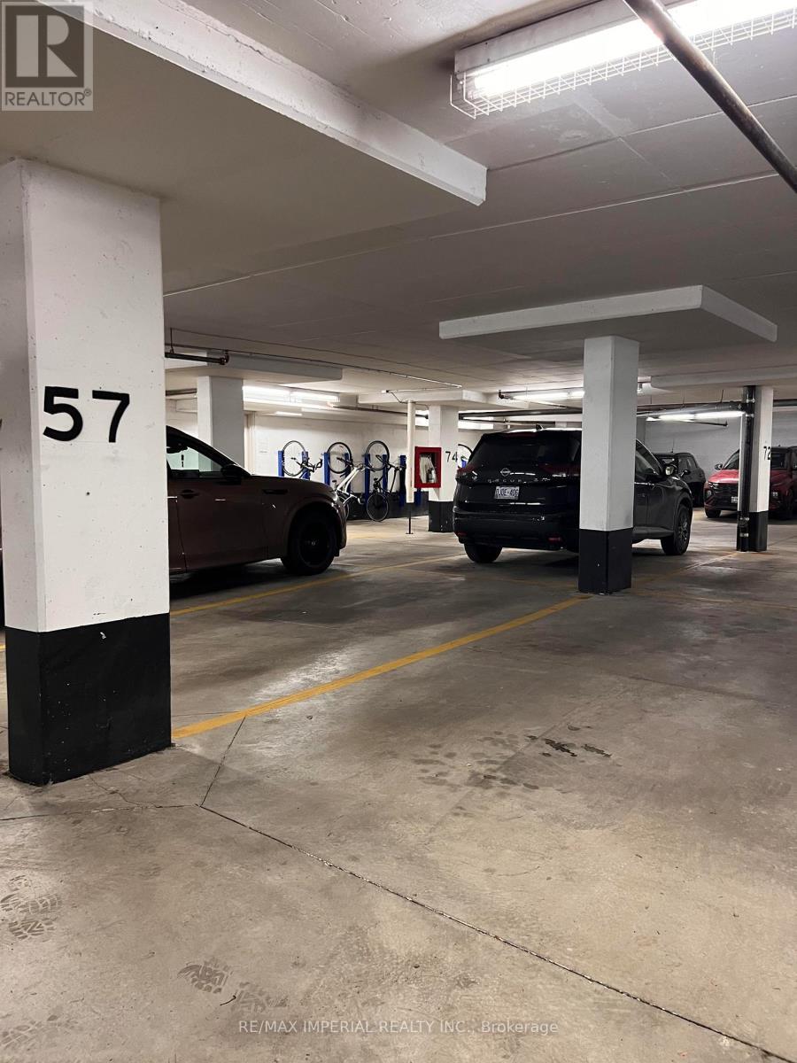 1503 - 18 Harrison Garden Boulevard, Toronto, ON - Indoor Photo Showing Garage