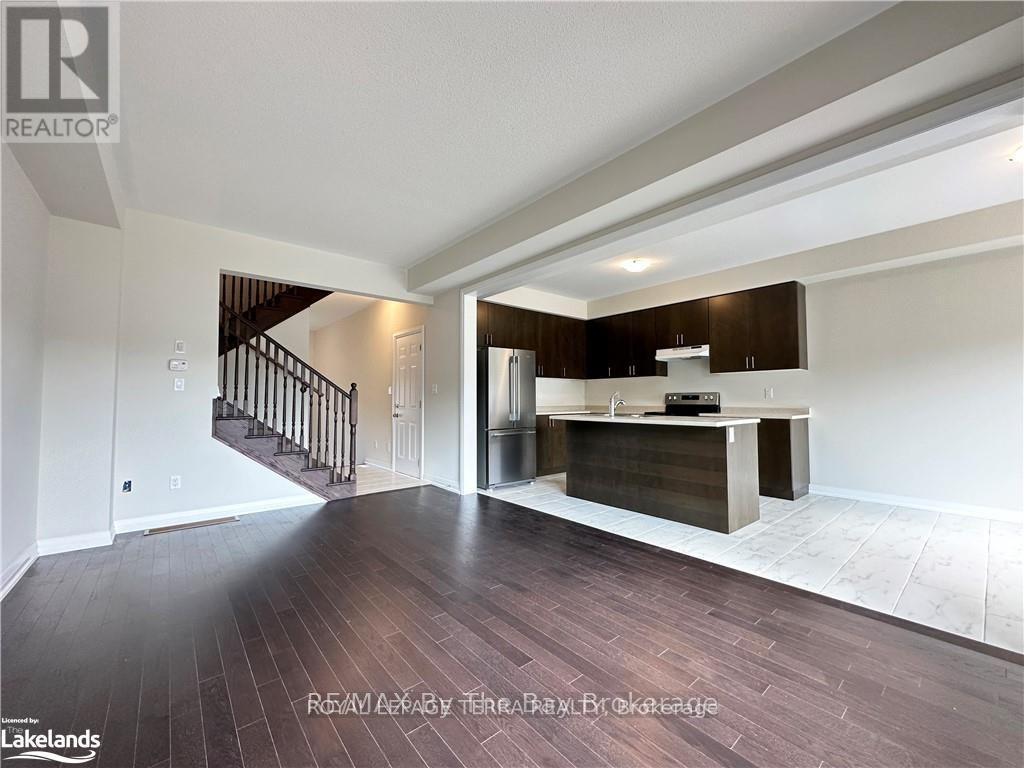 58 Nicort Road, Wasaga Beach, ON - Indoor Photo Showing Kitchen