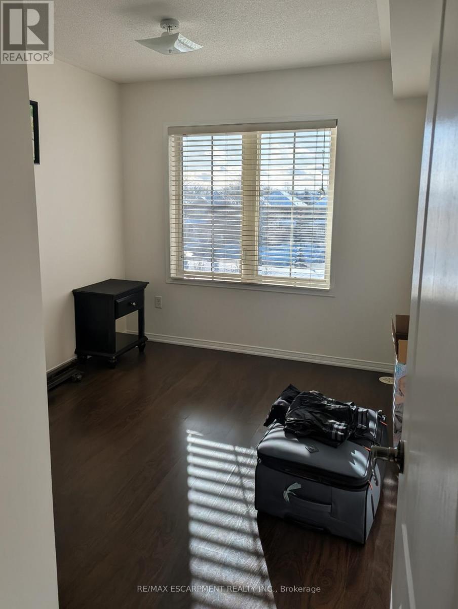 8 - 2579 Sixth Line, Oakville, ON - Indoor Photo Showing Other Room