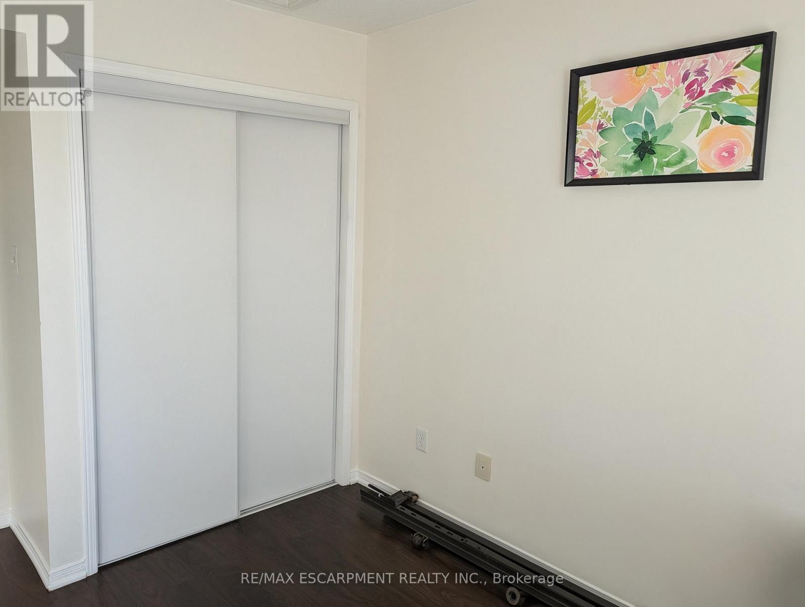 8 - 2579 Sixth Line, Oakville, ON - Indoor Photo Showing Other Room