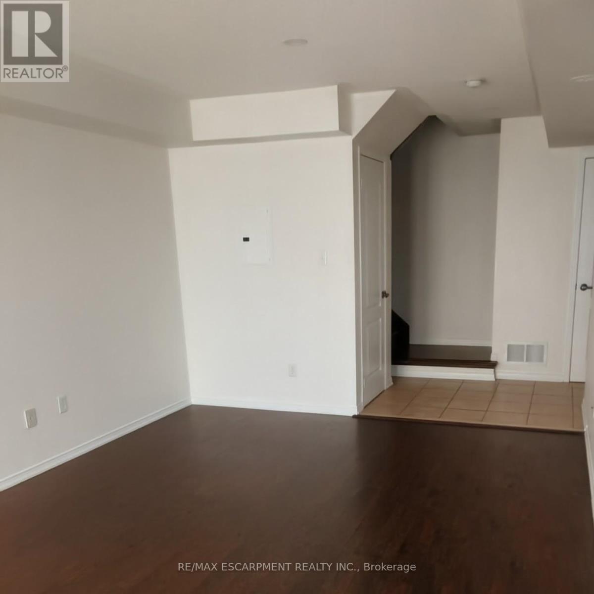 8 - 2579 Sixth Line, Oakville, ON - Indoor Photo Showing Other Room